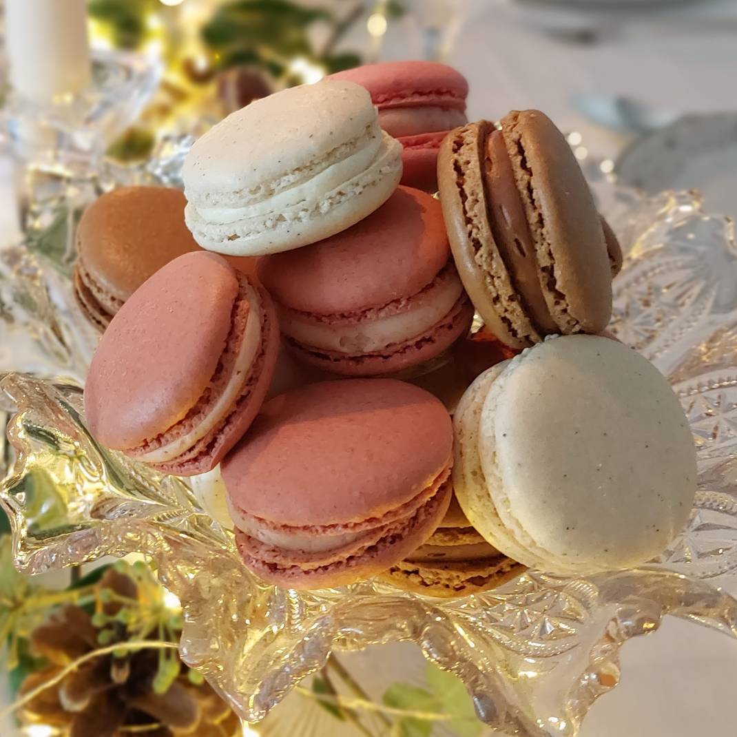 Green Apple with Festive Spices Parisian Macaroon