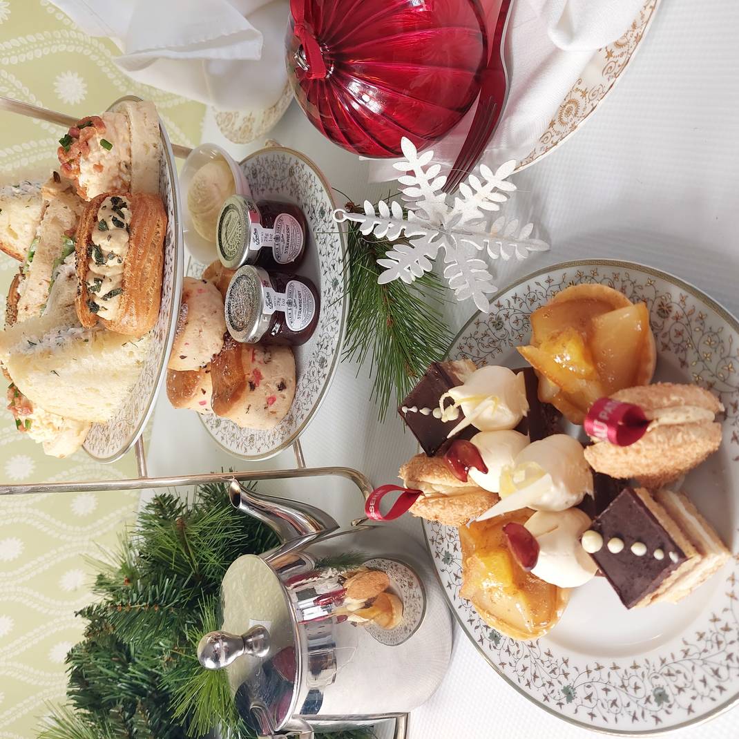 Champagne Christmas Afternoon Tea for Two to Takeaway
