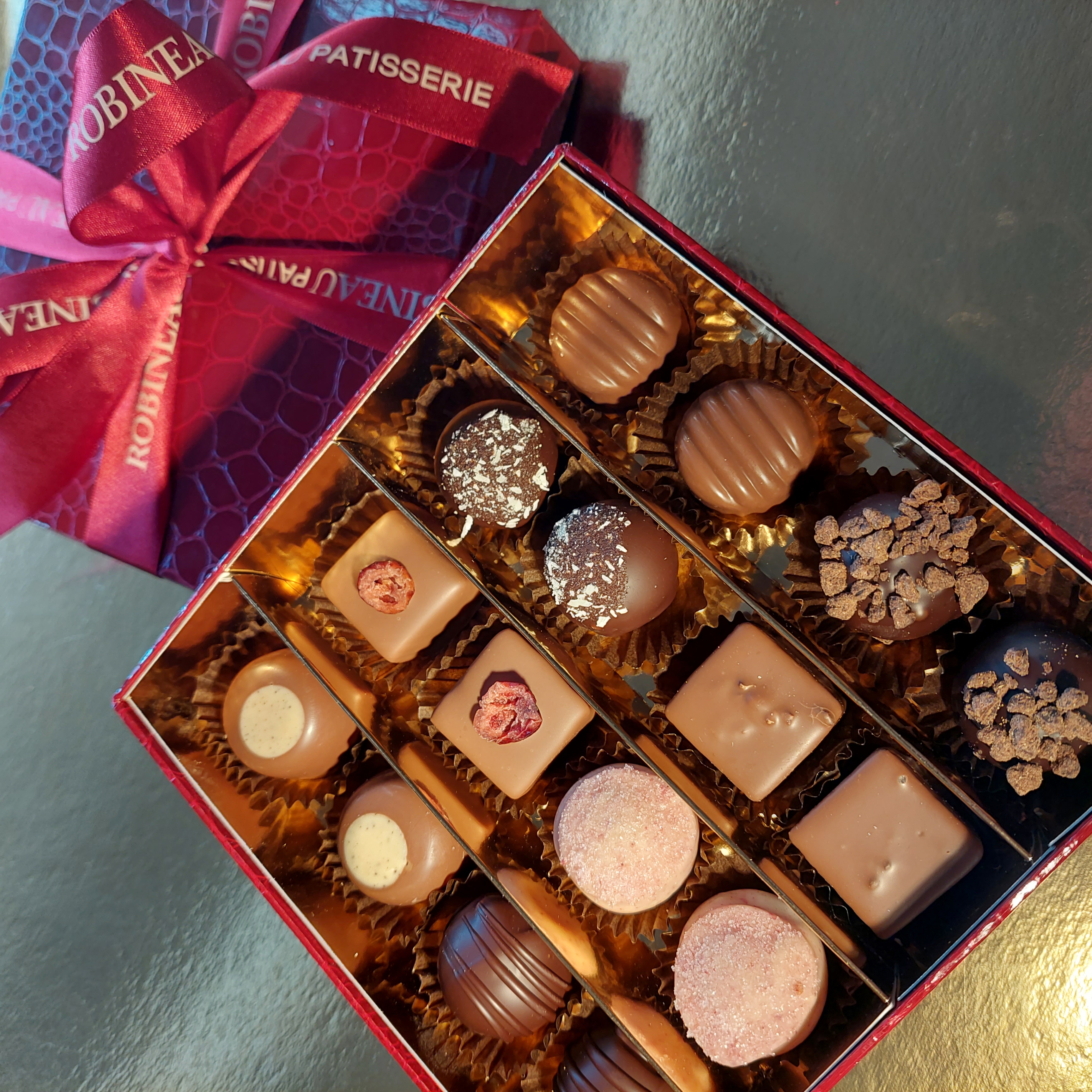 Christmas Selection Box (Medium 16) 