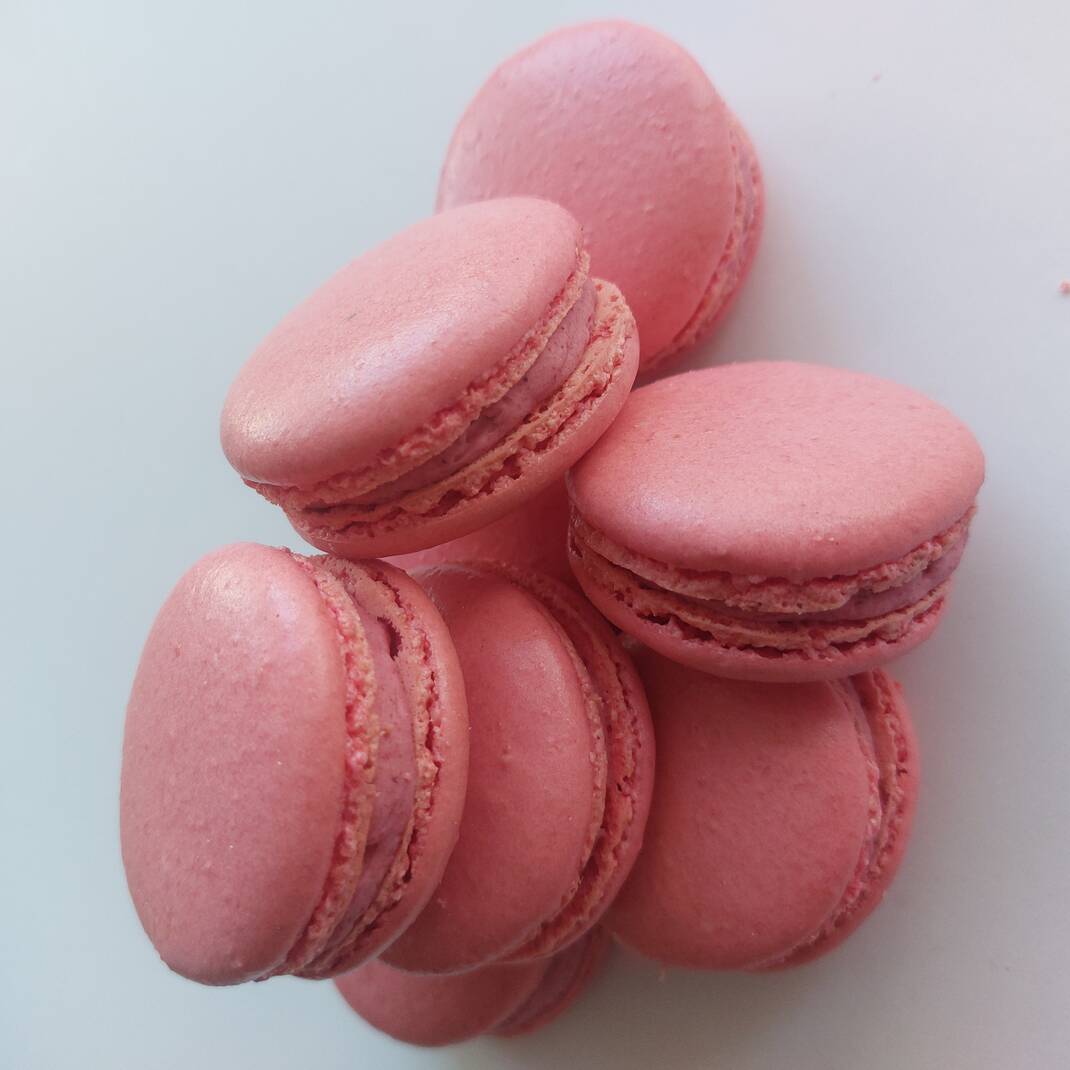 Raspberry Parisian Macaroon