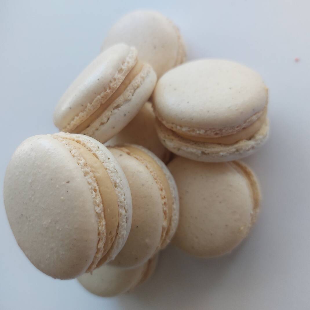 Vanilla & Caramel Parisian Macaroon