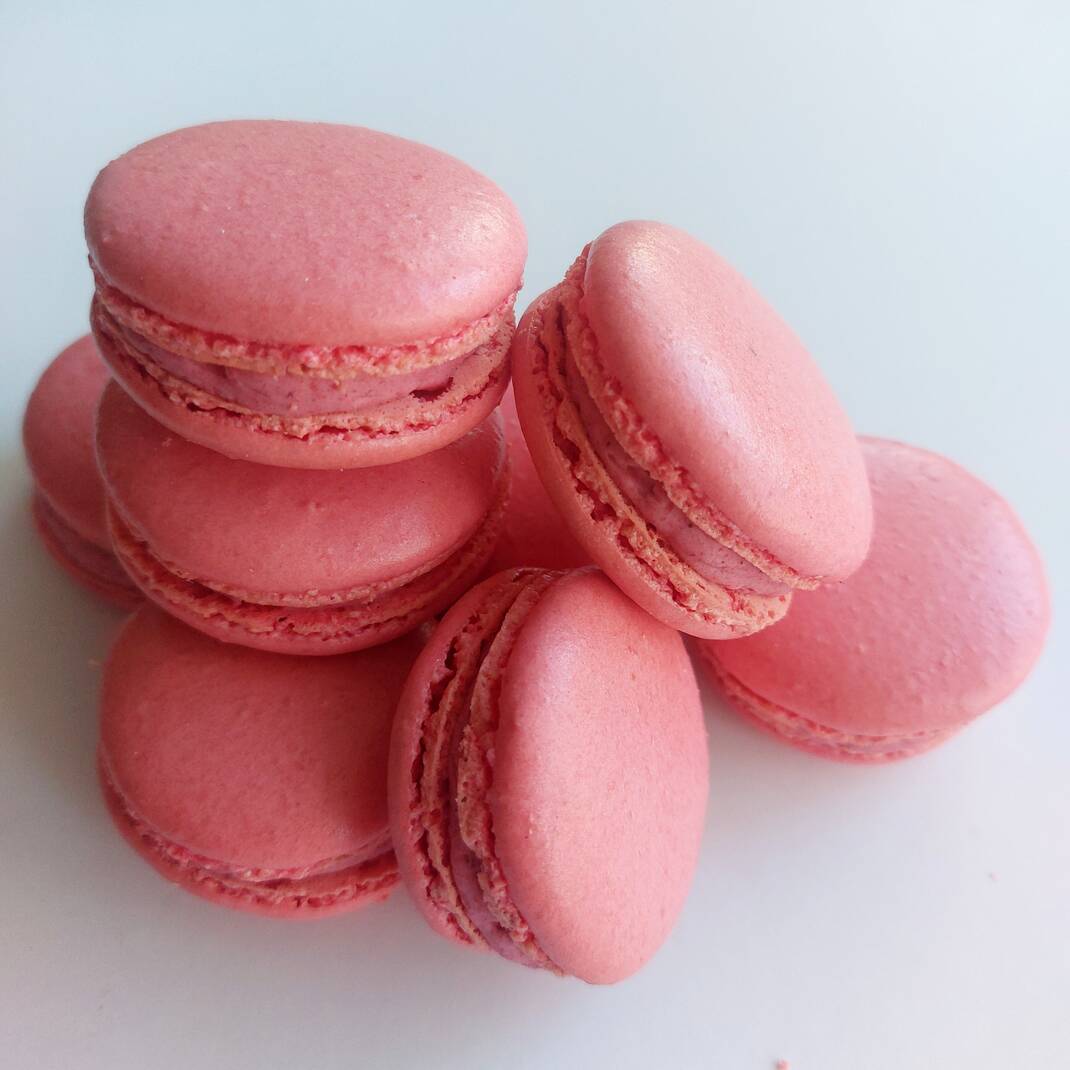 Raspberry Parisian Macaroon