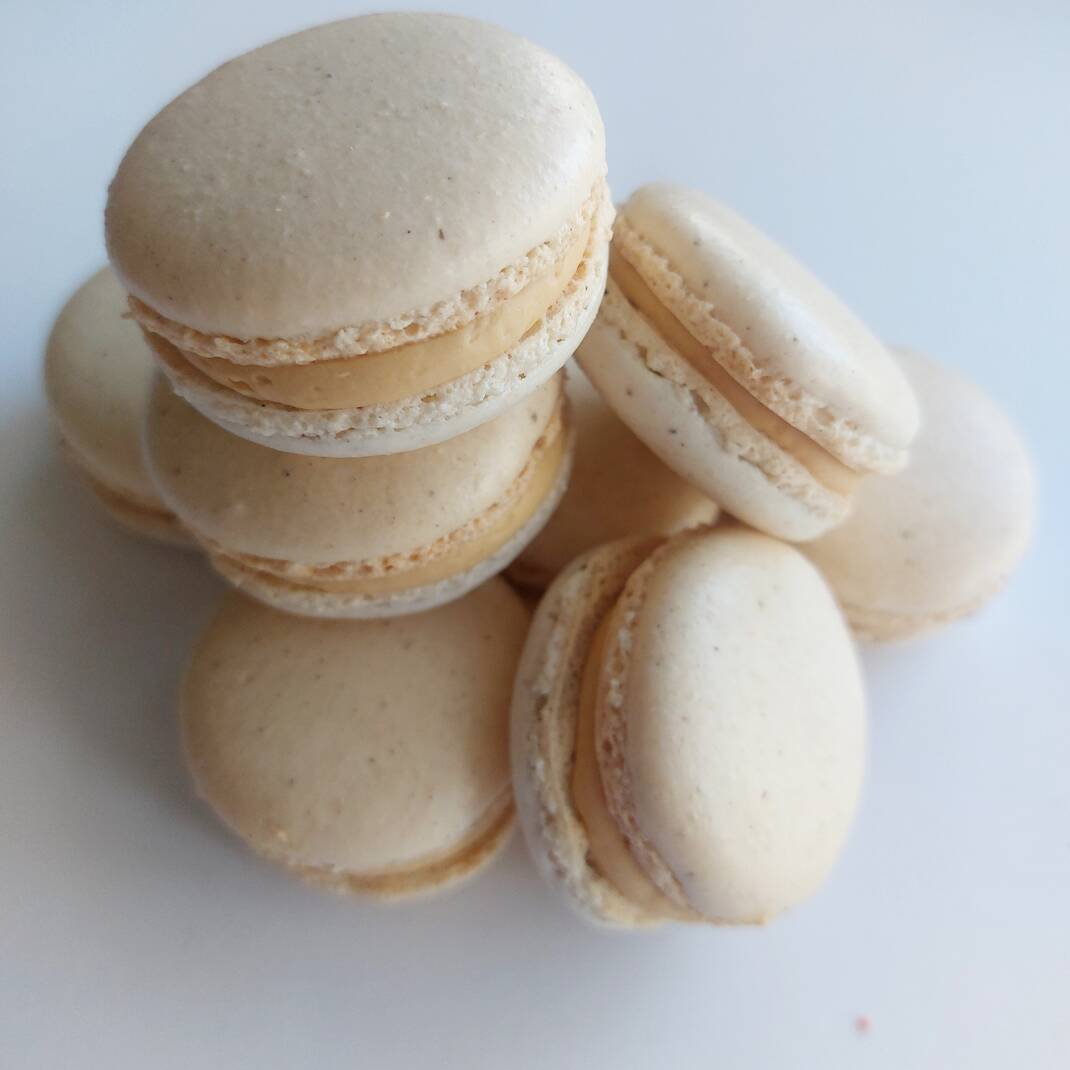 Vanilla & Caramel Parisian Macaroon