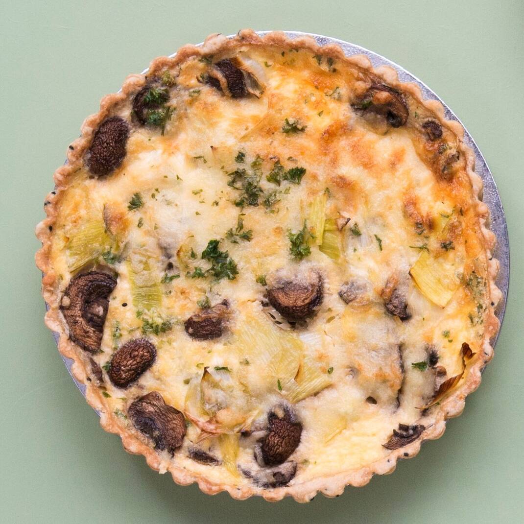 Large Quiche: Chestnut Mushroom, Halloumi & Caramelised Onions
