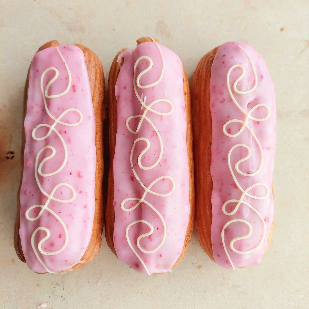 Eclair of the Month: Raspberry & Vanilla